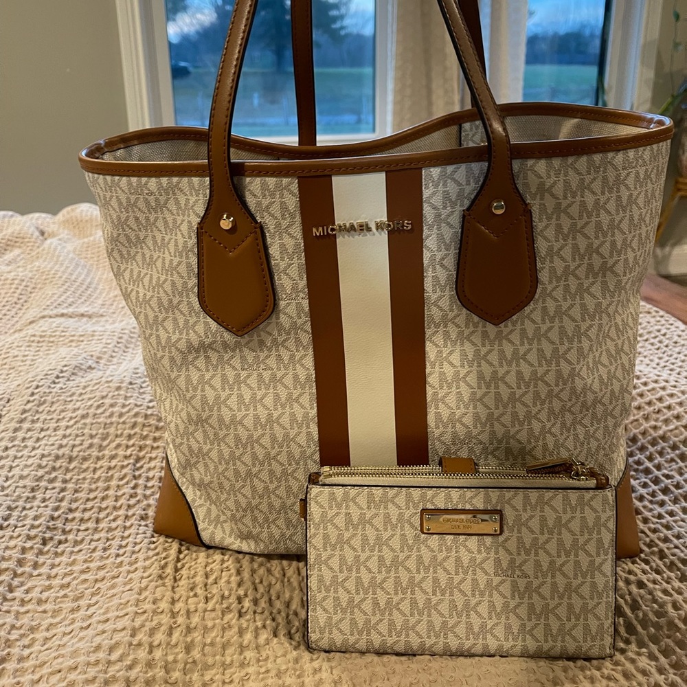 Michael Kors tote and wallet set